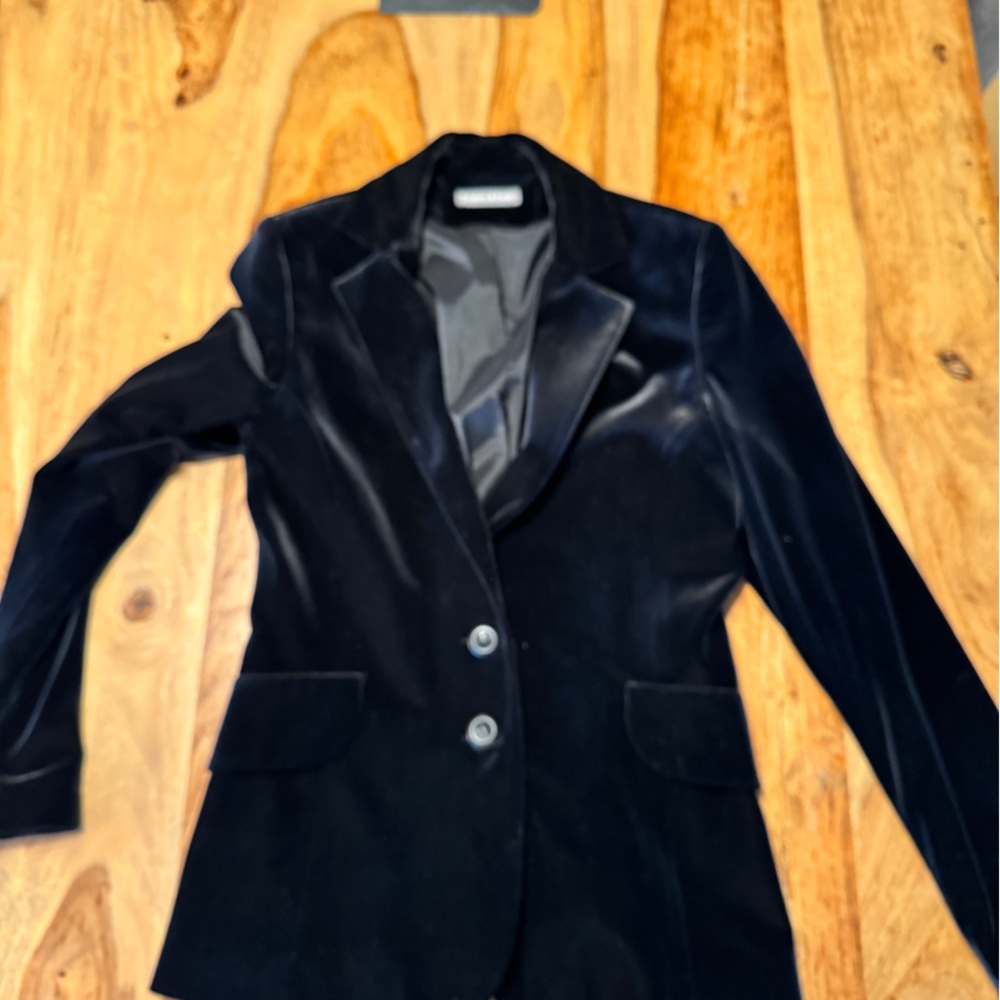 Chic Velvet Black Blazer for Women